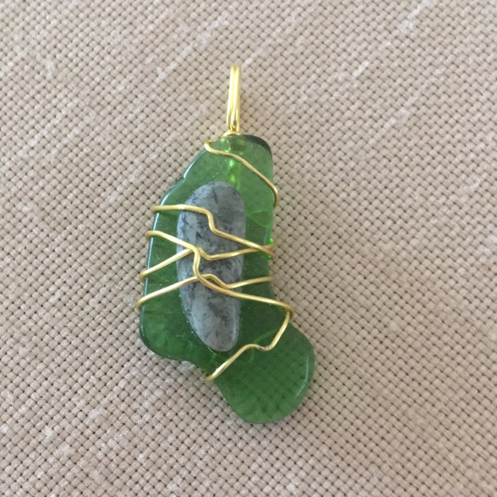 Hand Crafted Wire Wrapped Pendant - Picture 2 of 3